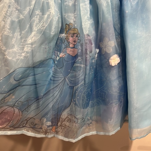 Cinderella dress from Disney store size 5/6 excellent used condition - Picture 3 of 12